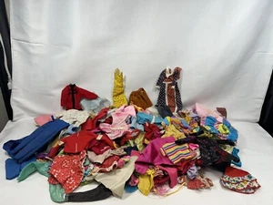 Gran lote de ropa vintage de Barbie - Imagen 1 de 6