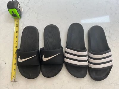 Nike slides ótimos para a praia ou piscina tamanho 3 e crianças lote de dois p��e- - Imagem 1 de 4