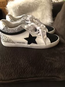 Vintage Havanas Beautiful Silver White And Navy Colors . Very Little Wear Size11 - Picture 1 of 9