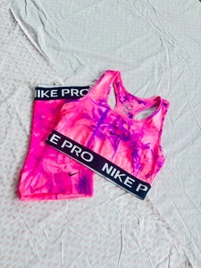 Nike Dri-Fit Pro 2 Teiliges Set Crop Top & Shorts. MC Damen Trainingskleidung. Medium - Bild 1 von 4