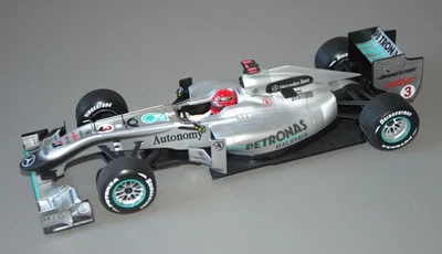 MICHAEL SCHUMACHER MERCEDES W01 2010  1/18  - Photo 1/3