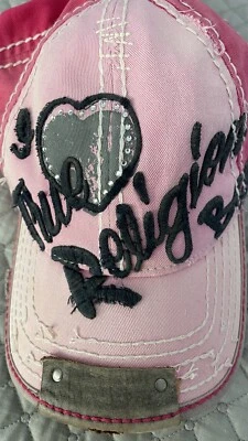 Nuevo De Colección TRUE RELIGION Cuero Diamante Corazón Rosa ENVEJECIDO CAMIONERO Gorra Sombrero Foto 1 de 4