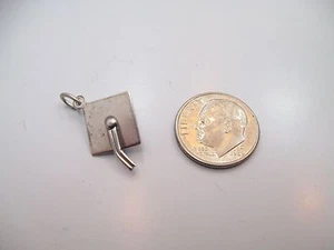 VINTAGE PREOWNED STERLING SILVER GRADUATION CAP CHARM - Picture 1 of 1