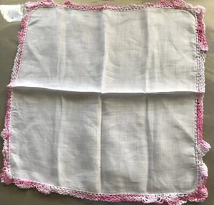 VTG Ladies Handkerchief White Linen Pink Lace 12” Sq Including 1/2” Lace - Foto 1 di 3