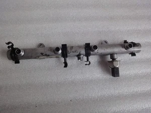 Distribuidor de combustible original Audi A8 4E Q7 4L 057130089K - Imagen 1 de 1