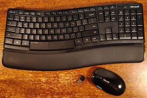 Microsoft Sculpt Comfort Desktop Wireless Ergonomic Keyboard and Mouse Combo - Photo 1/9