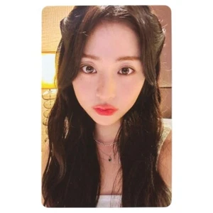 LE SSERAFIM Yunjin - Leniverse Event Photobook Preorder Benefit POB Photocard - Picture 1 of 2