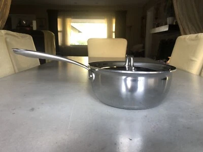 Sartén lisa de acero inoxidable con núcleo de grafito de 2,5 cuartos de galón All-Clad G5 8,75” pulgadas Foto 1 de 3