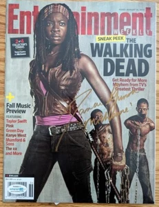 WALKING DEAD DANAI GURIRA MICHONNE INTRATTENIMENTO SETTIMANALE FIRMATO ACOA - Foto 1 di 3