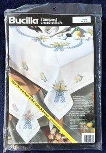 Bucilla 52"x70" Mantel Punto de Cruz Estampado Holanda Ramo #41038 - Imagen 1 de 8