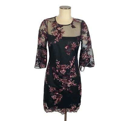 Vestido recto bordado manga campana negro White House Black Market talla 4 cóctel Foto 1 de 4