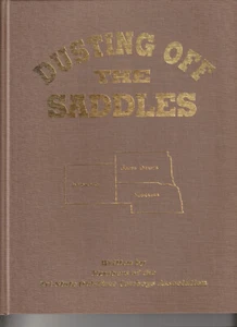 DUSTING OFF THE SADDLES     Members of The Tri-State Old-Time Cowboys   1993   : - Imagen 1 de 1