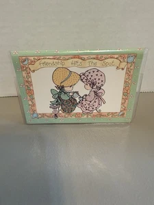 Porta notas adhesivas de bolsillo Precious Moments de colección - "La amistad llega al lugar" - Imagen 1 de 5