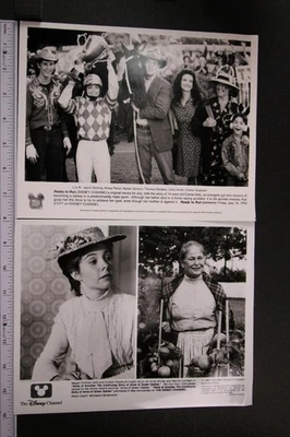 LOT: 42 1980s-1990s WALT DISNEY TV/MOVIE PRESS PHOTOS (Lot #459) - Image 1 of 4