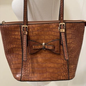 Braune Kroko Schulter/Umhängetasche, Schleife Akzent, goldene Hardware, abnehmbarer Riemen - Bild 1 von 7