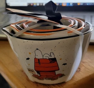 Rae Dunn Peanuts Snoopy Doghouse Halloween Measuring Cups Black/Orange Rims NWT - Picture 1 of 10