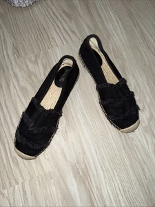 Michael Kors ~LOGO~Kendrick Slip-on Canvas Espadrilles Ruffle Black size 6M~ - Picture 1 of 9