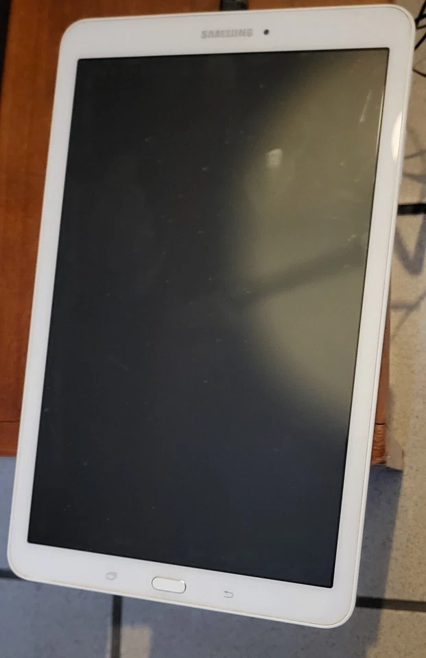 Samsung Galaxy Tab E SM-T561 8 GB, Wi-Fi + 3G, 9.6 in - White - Image 1 of 1