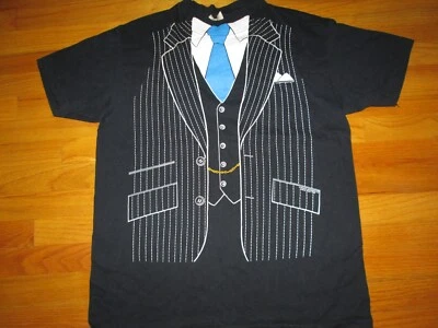 Original De Colección 1980 Traje Esmoquin AOP Corbata Mordaza Gángster Prendedor Rayas Halloween Camiseta Foto 1 de 4