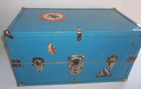 🎇🎇 Blue Metal DOLL WARDROBE TRUNK w/ Pink Vinyl Interior/drawer - 16" X 8 1/2 Cover