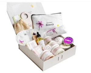 Lizush Bath Gift Set - Pampering Box with Spa Items - 15 Piece Set - Lavender - Picture 1 of 7