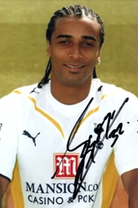 FOTO RETRATO 6x4 firmada por Benoit Assou-ekotto + certificado de autenticidad de TOTTENHAM: - Imagen 1 de 1