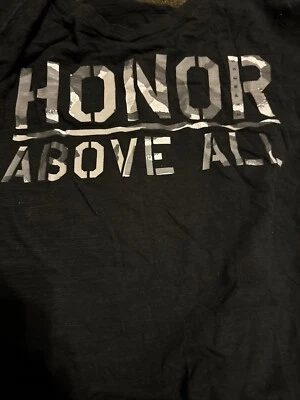 Camiseta Express Mujer Grande Negra Manga Corta Honor Sobre Todo Gráfico Camiseta Foto 1 de 4