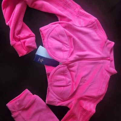 Nuevo con etiquetas Adidas Originales Jeremy Scott Camiseta Deportiva ROSA SOLAR Talla S (H50967) Precio de venta sugerido por el fabricante $150 Foto 1 de 4