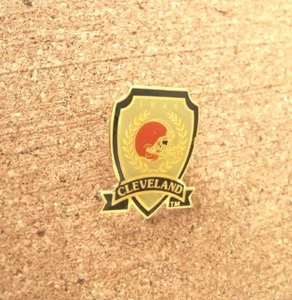 1993 Cleveland Browns shield NFL lapel pin c30423 - Picture 1 of 3