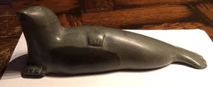 Vintage INUIT Eskimo handgeschnitztes Siegel Speckstein SKULPTUR signiert Stammeskunst - Bild 1 von 11