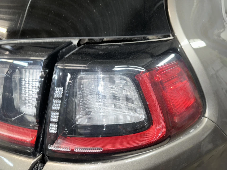 Conjunto de luz trasera derecha JEEP CHEROKEE 19-23 MONTADA EN CUARTO LED SOLAMENTE Foto 1 de 1