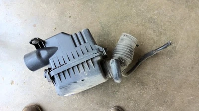 Conjunto de filtro de aire usado se adapta a: Hyundai Elantra 2015 1,8 L SDN Canadá emisiones G Foto 1 de 4