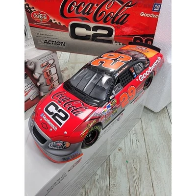  Nuevo en caja 2004 Kevin Harvick #29 Goodwrench Coca Cola C2 NASCAR 1:24 Diecast Raro Foto 1 de 4