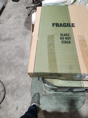 Ventana de cabina trasera Duncan DNC44530-0, tintada 10” x 36” tintada, Freightliner C Foto 1 de 4