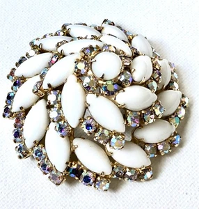 Vintage Juliana gewölbte Milchglas AB Maß Brosche Sammlerstück - Bild 1 von 9