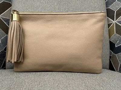 Bolso sin asas GILI Got It Love It de cuero granulado negro con borla monedero bolsa en muy buena condición Foto 1 de 4