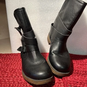 Just Fab schwarze kurze Damenstiefel - 6,5, mit Schnallen - Bild 1 von 6