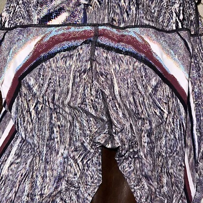 Lululemon Leggings Sz 8 Ankle Pants Stretch Active Striped Hazy Psychedelic EUC - Image 1 of 4
