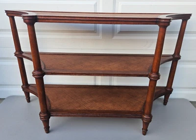 Mesa consola entrada colección legado estante ratán tres niveles Ethan Allen Foto 1 de 4