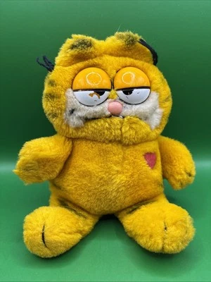 1981 Fun Farm Dakin 6" Tall Sitting Garfield the Cat Plush Animal w/ Heart-Korea - Image 1 of 4