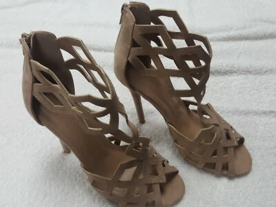 Charlotte Russe Damas Stilletto Beige Tacones Altos Zapatos con Cremallera Trasera Talla 7 Foto 1 de 4