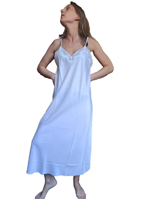 Langes Negligee Nachtkleid Nachthemd mit Spitze Zeitlos Bequem Samt L/40 APICAL - Bild 1 von 4