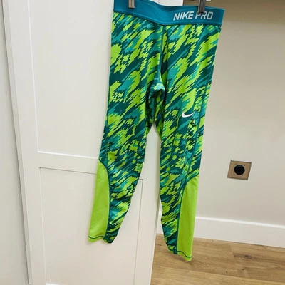 Leggings capris Nike Pro Dri Fit para niñas y jóvenes Foto 1 de 3