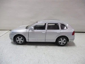 Kinsmart Porsche Cayenne Turbo 1/38 - Picture 1 of 6