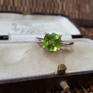 925 Sterling Silver Ring, Genuine Peridot Ring, Size Q US 8, Silver Jewellery - Picture 1 of 8