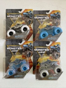 Monster Jam Set Completo di 4 Monster Trucks Megalodon Shark, mai aperti, nuovi 2025 - Foto 1 di 7