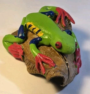 Red Eyed Tree-Frog on a leaf Realistic 3" - Picture 1 of 5