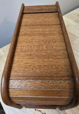 Unidad de almacenamiento enrollable MCM TeakTech de colección llena de varios discos duros usada en excelente estado  Foto 1 de 4