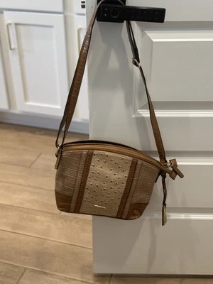 女式 New Direction 钱包单肩包,中号  — 第 1/4 张图片