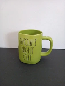 Tazza da bere Rae Dunn Halloween GHOULS NIGHT OUT verde con scritta nera NUOVA - Foto 1 di 6